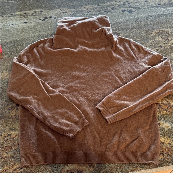 Neimans rust color cashmere sweater - Picture 2 of 8